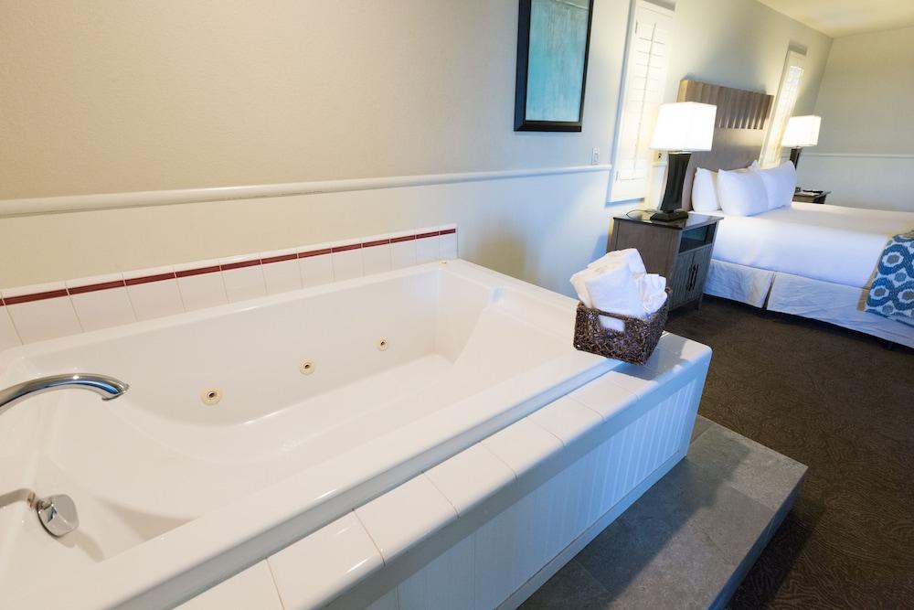 Cambria Landing Inn And Suites Buitenkant foto