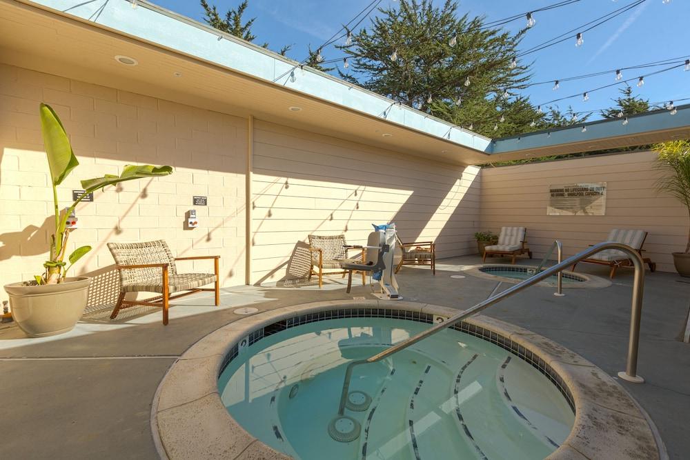 Cambria Landing Inn And Suites Buitenkant foto