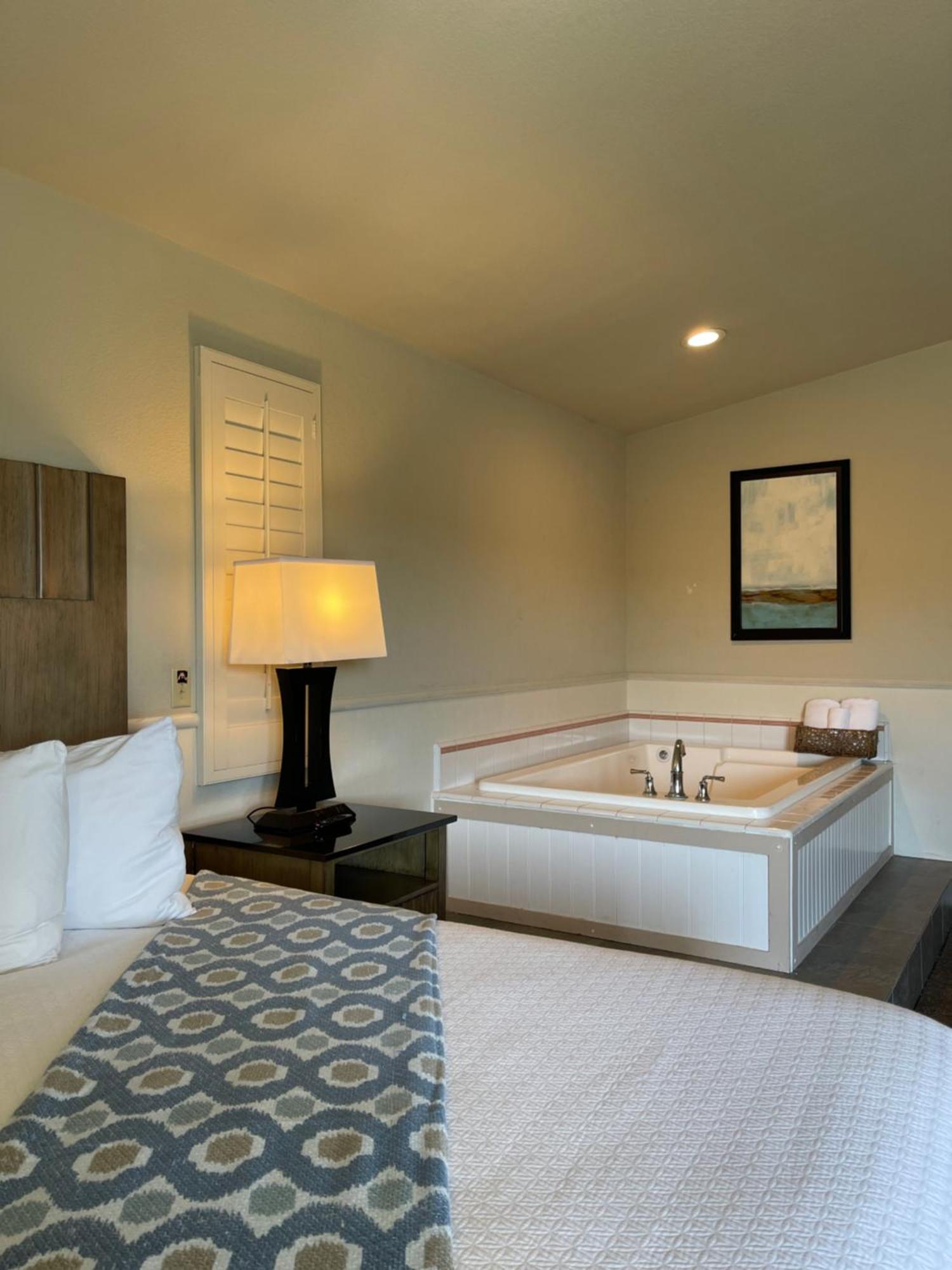 Cambria Landing Inn And Suites Buitenkant foto