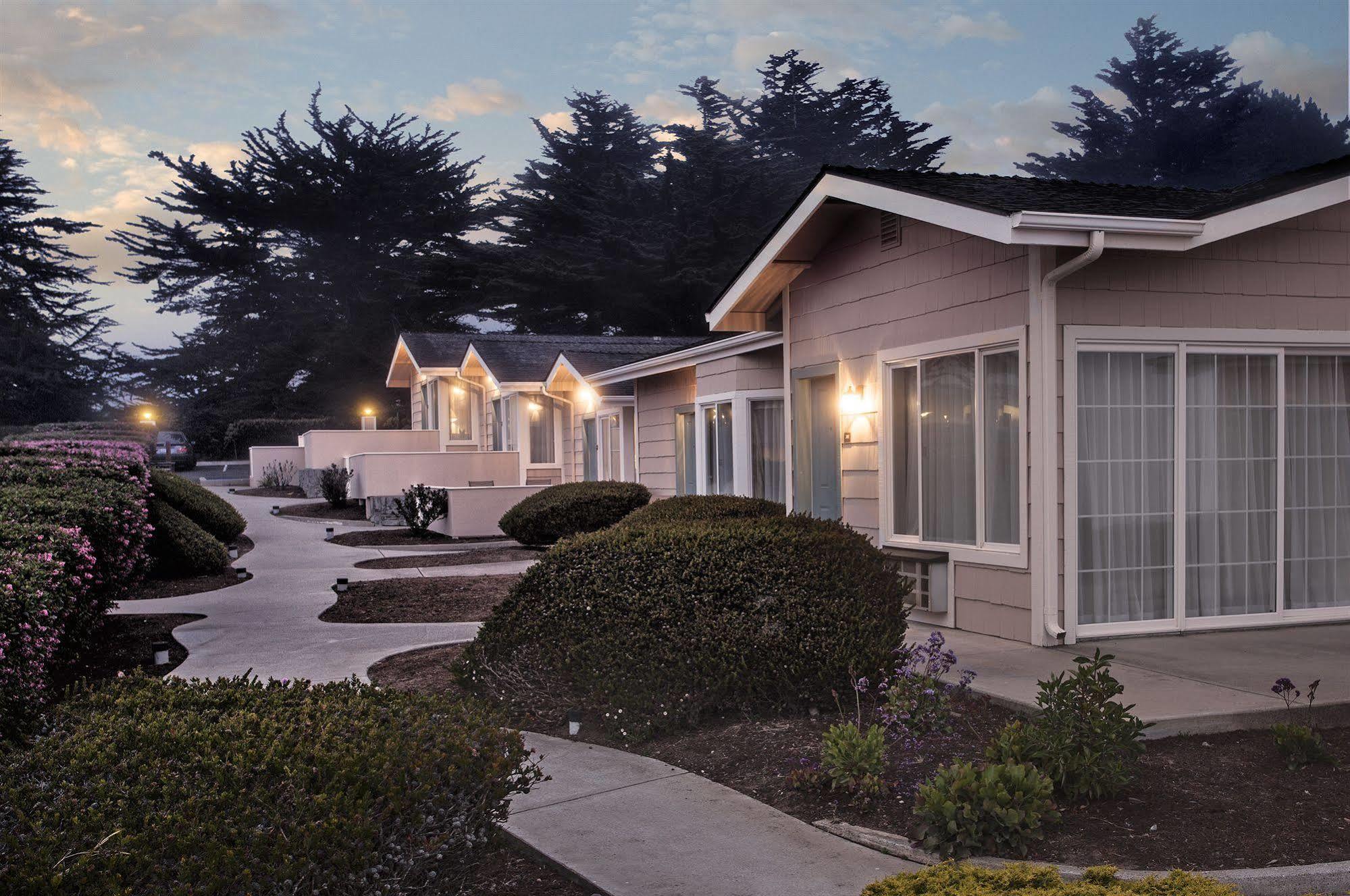 Cambria Landing Inn And Suites Buitenkant foto