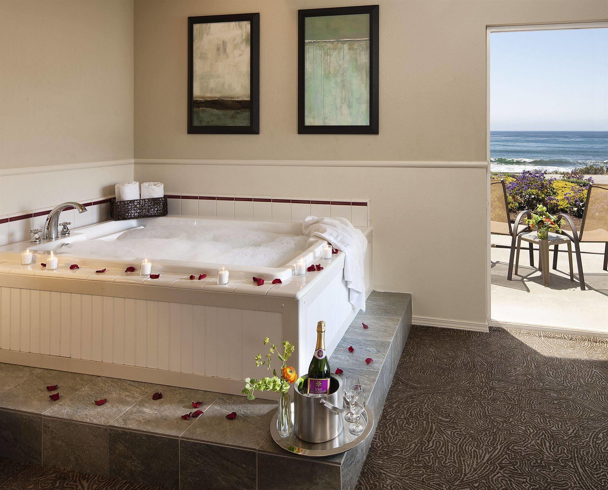 Cambria Landing Inn And Suites Buitenkant foto
